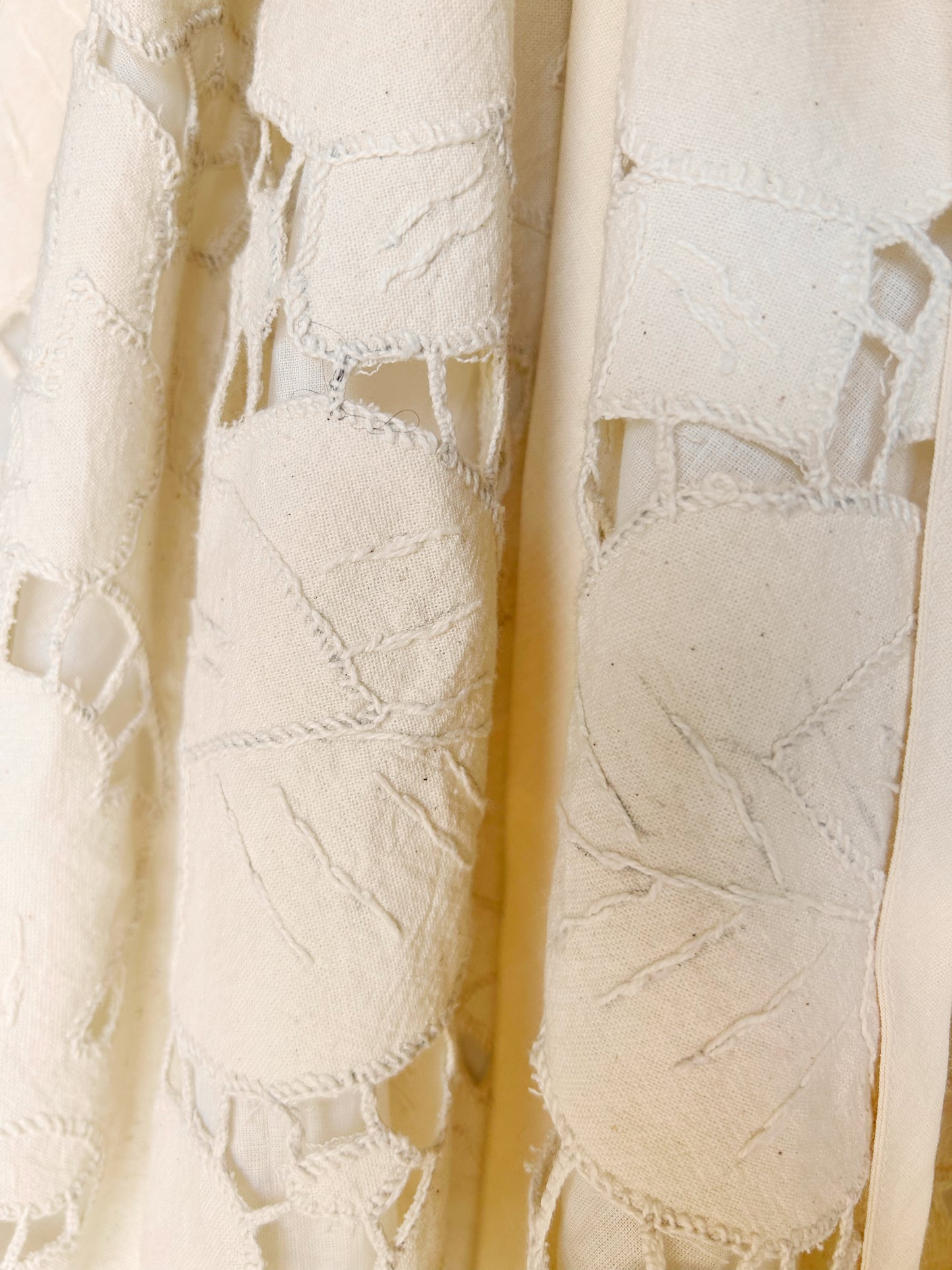 GUEILLE ROBE ROMAGNE - BRODERIE PAPILLON